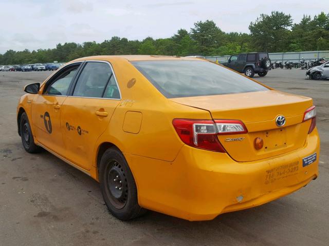 4T1BD1FKXDU084186 - 2013 TOYOTA CAMRY HYBR YELLOW photo 3