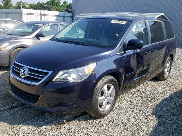 2V4RW3D1XAR167246 - 2010 VOLKSWAGEN ROUTAN SE BLACK photo 2