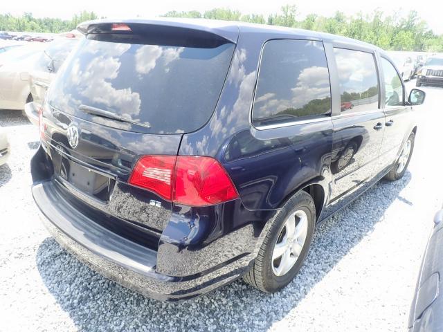 2V4RW3D1XAR167246 - 2010 VOLKSWAGEN ROUTAN SE BLACK photo 4