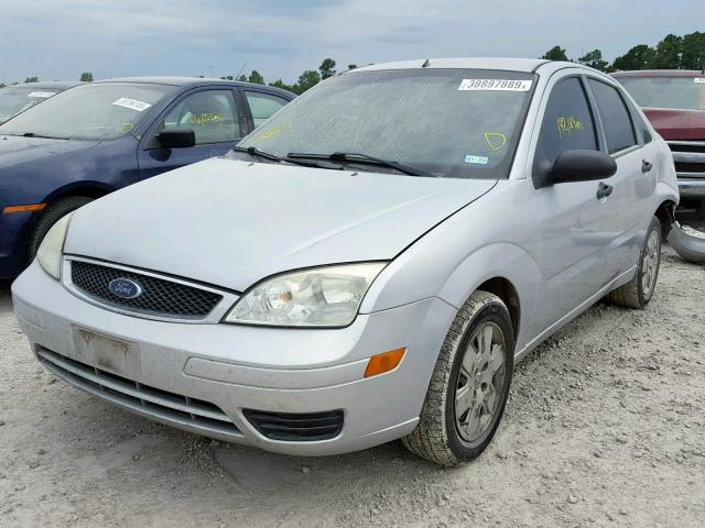 1FAFP34N17W220824 - 2007 FORD FOCUS ZX4 SILVER photo 2