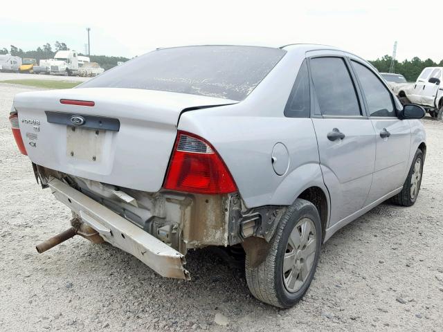 1FAFP34N17W220824 - 2007 FORD FOCUS ZX4 SILVER photo 4