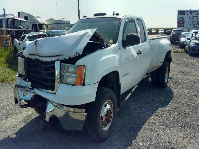 1GTJK39K68E191944 - 2008 GMC SIERRA K35 WHITE photo 2