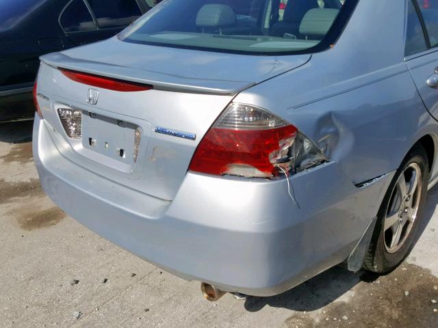 JHMCN36556C003470 - 2006 HONDA ACCORD HYB SILVER photo 9