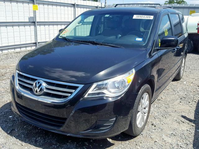 2C4RVABG2CR293970 - 2012 VOLKSWAGEN ROUTAN SE BLACK photo 2