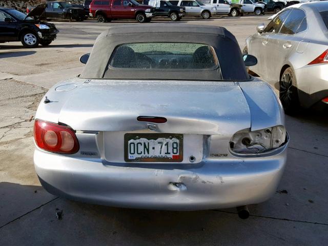 JM1NB353720229931 - 2002 MAZDA MX-5 MIATA SILVER photo 6