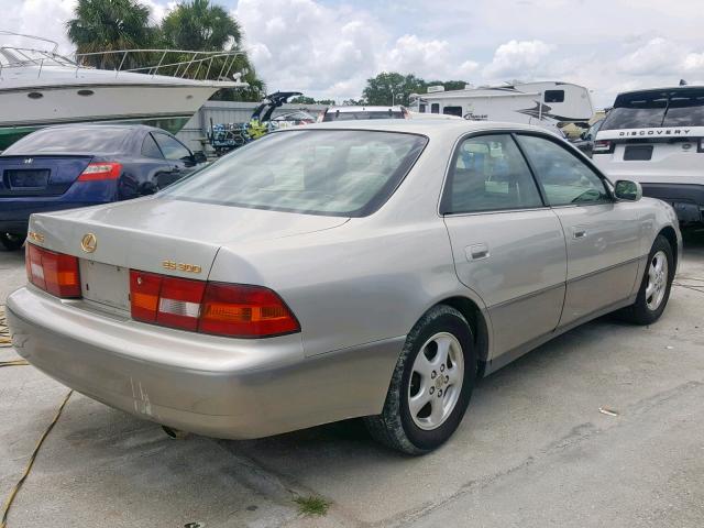 JT8BF28G4W0121724 - 1998 LEXUS ES 300 GRAY photo 4