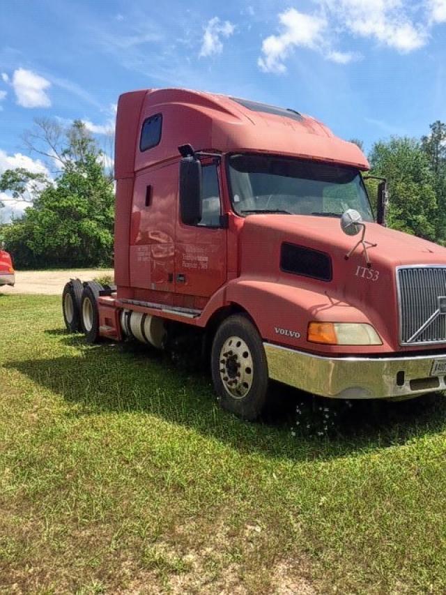 4V4NC9GH23N337097 - 2003 VOLVO VN VNL RED photo 1