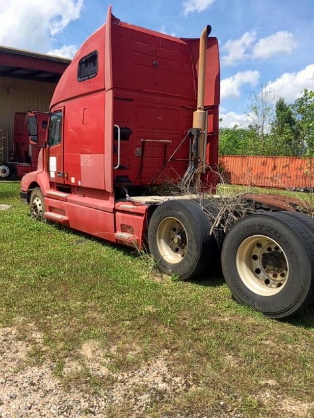 4V4NC9GH23N337097 - 2003 VOLVO VN VNL RED photo 2