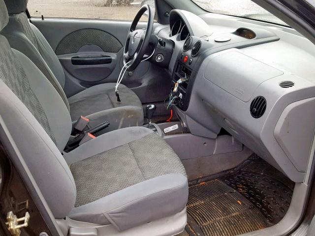 KL1TD52645B334888 - 2005 CHEVROLET AVEO BASE ნაცრისფერი ფოტო 5