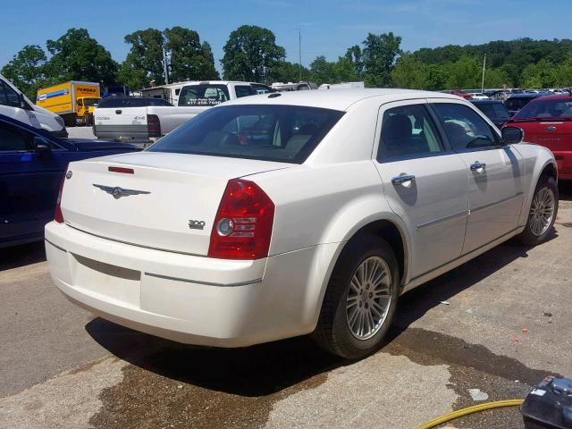 2C3CA5CV9AH164315 - 2010 CHRYSLER 300 TOURIN WHITE photo 4