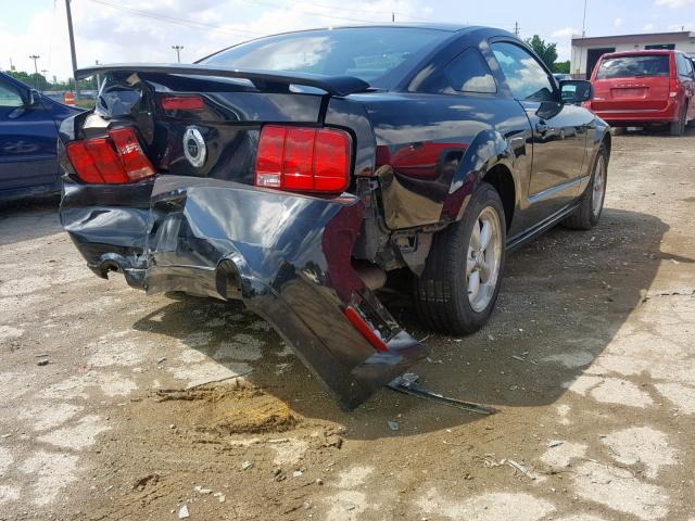 1ZVHT82H685164652 - 2008 FORD MUSTANG GT BLACK photo 4