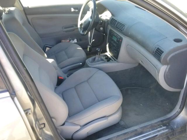 WVWVD63B84E176586 - 2004 VOLKSWAGEN PASSAT GLS SILVER photo 5