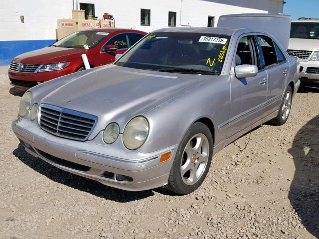 WDBJF65J82B497392 - 2002 MERCEDES-BENZ E 320 SILVER photo 2