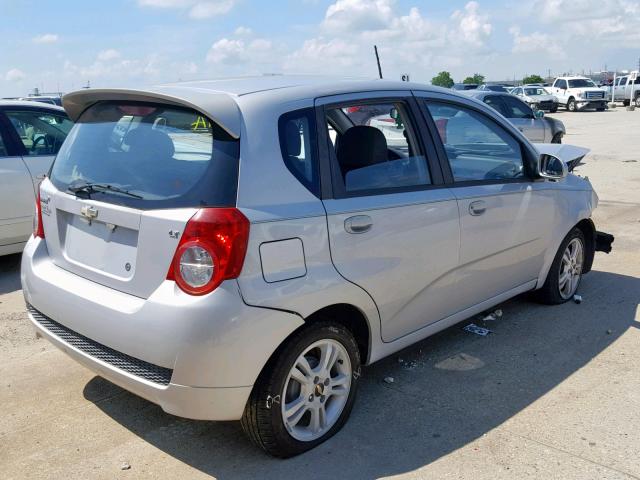 KL1TD66E69B650306 - 2009 CHEVROLET AVEO LS SILVER photo 4