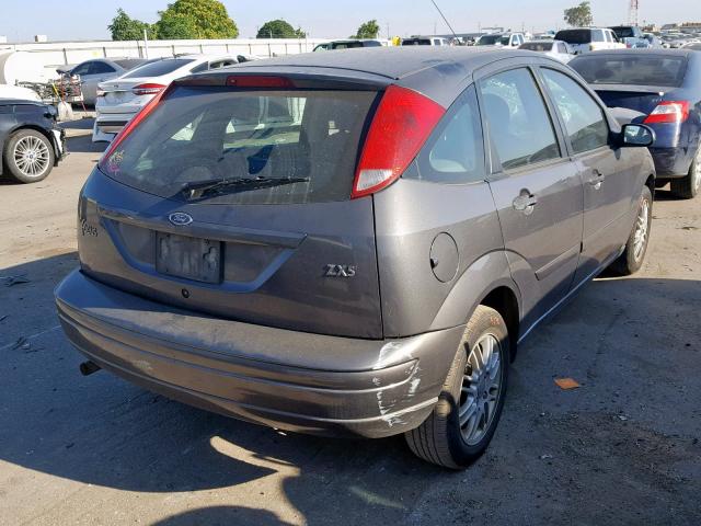 3FAFP37Z63R128104 - 2003 FORD FOCUS ZX5 GRAY photo 4