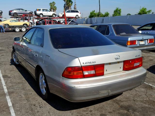 JT8BF28GXW5049429 - 1998 LEXUS ES 300 TAN photo 3