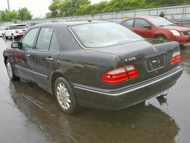 WDBJF65J51B365480 - 2001 MERCEDES-BENZ E 320 BLACK photo 3