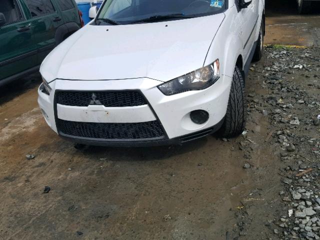 JA4AS2AW9AZ004259 - 2010 MITSUBISHI OUTLANDER WHITE photo 9