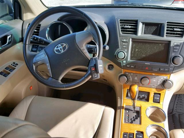 JTEEW44A982021973 - 2008 TOYOTA HIGHLANDER WHITE photo 9