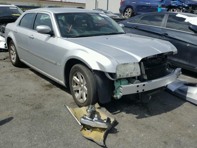 2C3KA53G16H352895 - 2006 CHRYSLER 300 TOURIN SILVER photo 1