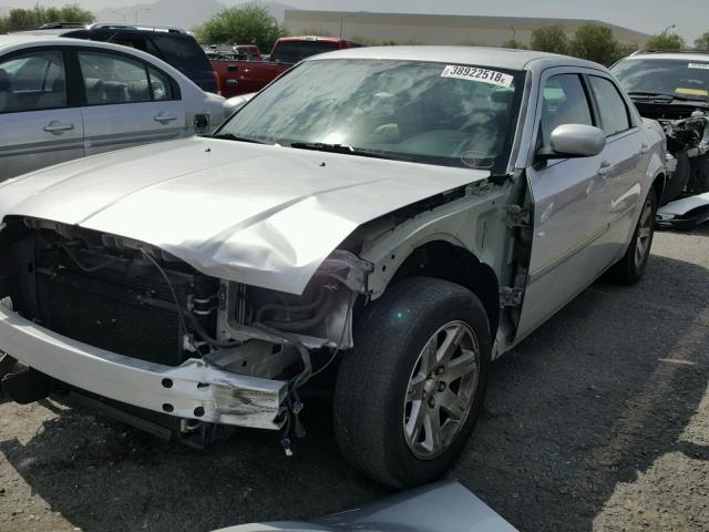 2C3KA53G16H352895 - 2006 CHRYSLER 300 TOURIN SILVER photo 2