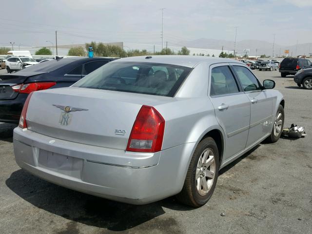 2C3KA53G16H352895 - 2006 CHRYSLER 300 TOURIN SILVER photo 4