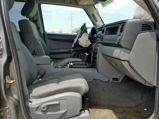 1J8HG48K47C654481 - 2007 JEEP COMMANDER GRAY photo 5