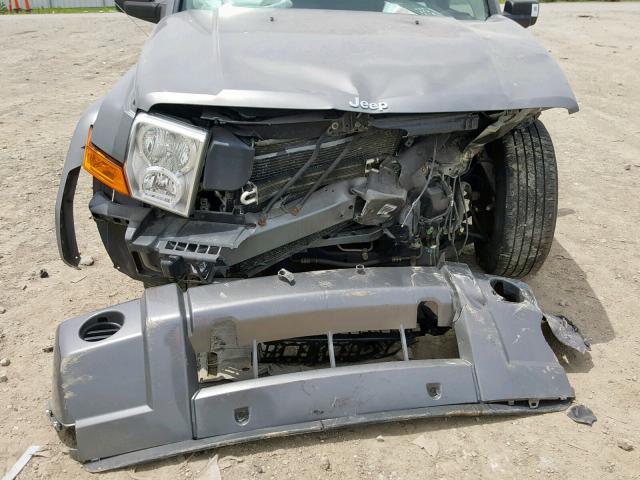 1J8HG48K47C654481 - 2007 JEEP COMMANDER GRAY photo 9