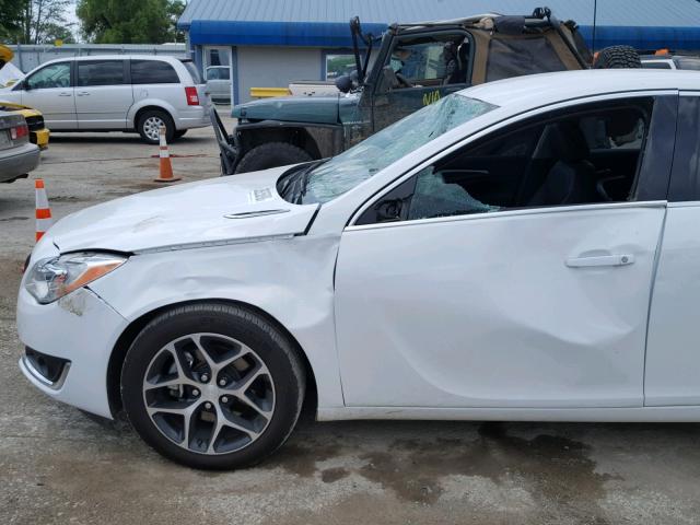 2G4GL5EX0H9156089 - 2017 BUICK REGAL SPOR WHITE photo 9