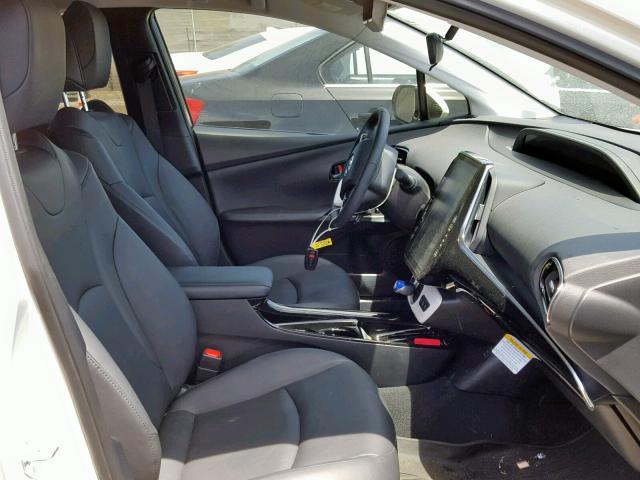 JTDKARFP4J3089389 - 2018 TOYOTA PRIUS PRIM 白色 照片 5