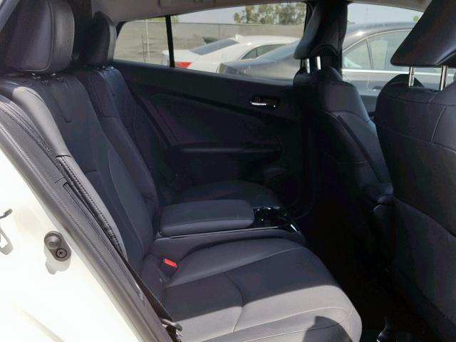 JTDKARFP4J3089389 - 2018 TOYOTA PRIUS PRIM 白色 照片 6