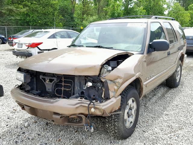 1GNDT13WX2K234417 - 2002 CHEVROLET BLAZER GOLD photo 2