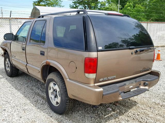 1GNDT13WX2K234417 - 2002 CHEVROLET BLAZER GOLD photo 3