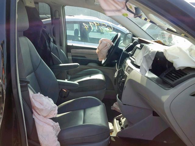 2C4RVABG1ER134702 - 2014 VOLKSWAGEN ROUTAN SE BLACK photo 5