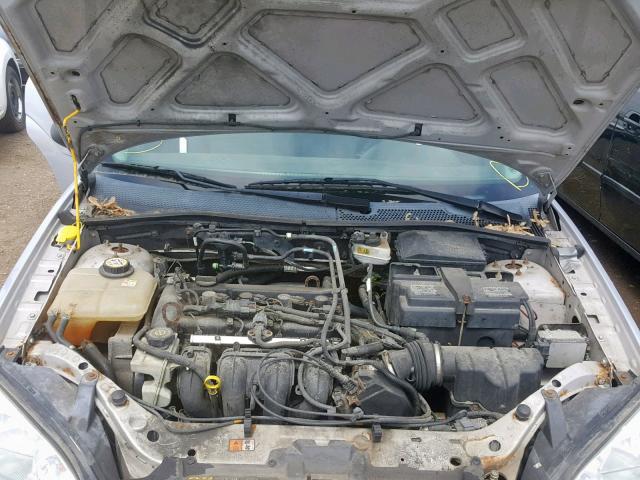 1FAFP34N36W165341 - 2006 FORD FOCUS ZX4 SILVER photo 7