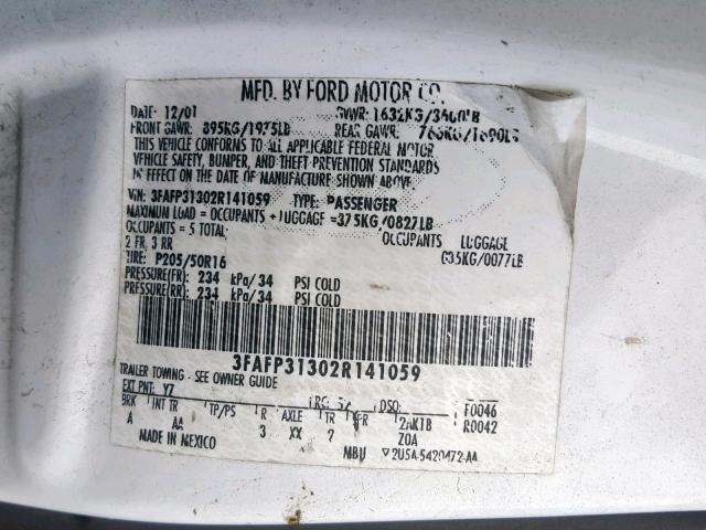 3FAFP31302R141059 - 2002 FORD FOCUS ZX3 WHITE photo 10