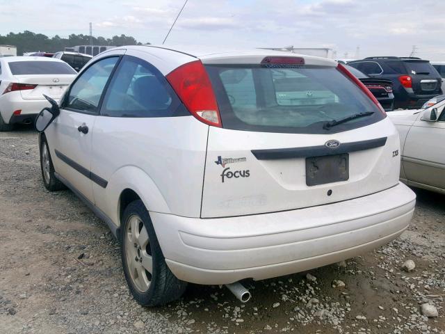 3FAFP31302R141059 - 2002 FORD FOCUS ZX3 WHITE photo 3