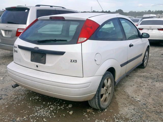 3FAFP31302R141059 - 2002 FORD FOCUS ZX3 WHITE photo 4