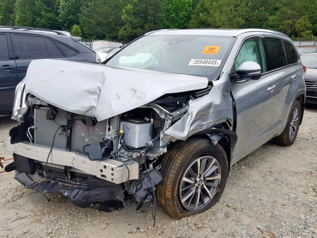 5TDJZRFH2JS559026 - 2018 TOYOTA HIGHLANDER SILVER photo 2