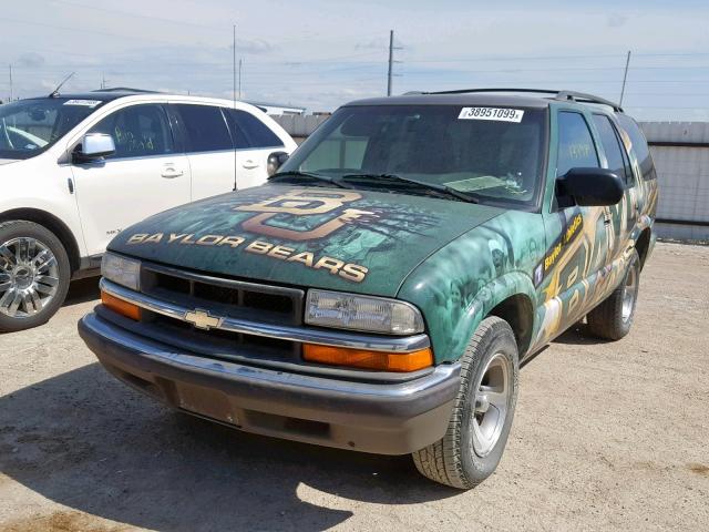 1GNCS13W1Y2229808 - 2000 CHEVROLET BLAZER GRAY photo 2