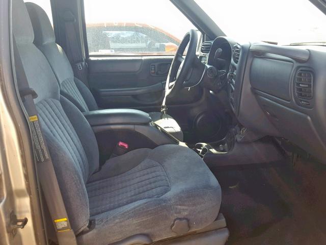 1GNCS13W1Y2229808 - 2000 CHEVROLET BLAZER GRAY photo 5