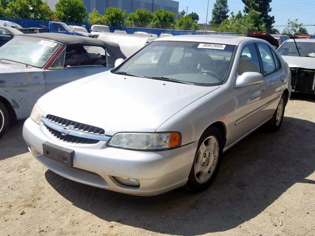 1N4DL01A4YC125678 - 2000 NISSAN ALTIMA XE SILVER photo 2