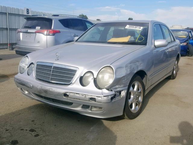 WDBJF65J52B399579 - 2002 MERCEDES-BENZ E 320 SILVER photo 2