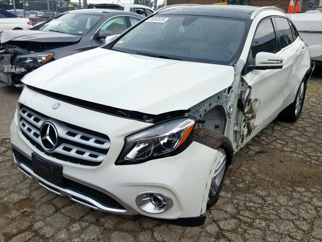 WDCTG4GB7JJ373114 - 2018 MERCEDES-BENZ GLA 250 4M WHITE photo 2