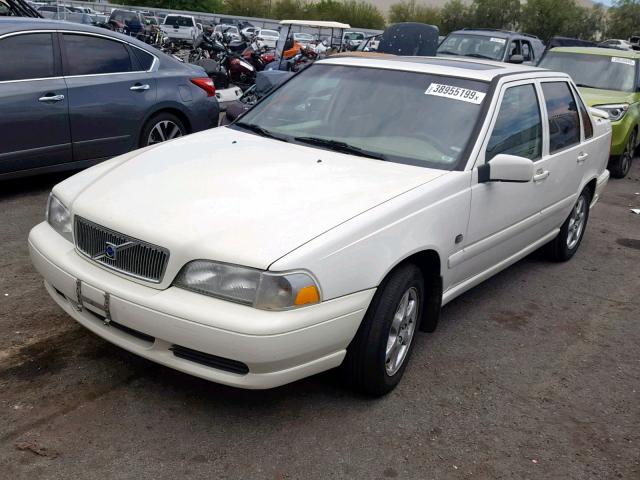 YV1LS55A9X2612440 - 1999 VOLVO S70 WHITE photo 2