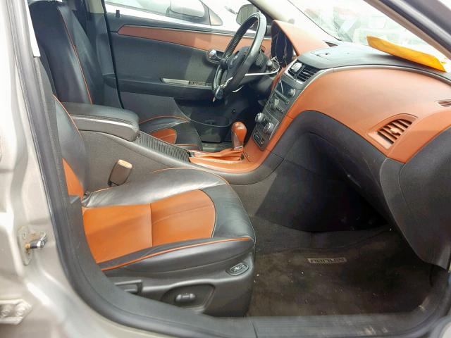 1G1ZK57718F221609 - 2008 CHEVROLET MALIBU LTZ 银色 照片 5