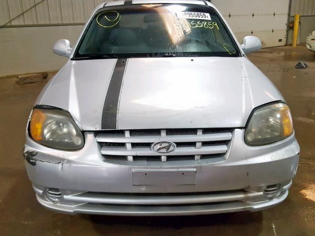 KMHCG35C05U326051 - 2005 HYUNDAI ACCENT GS SILVER photo 9