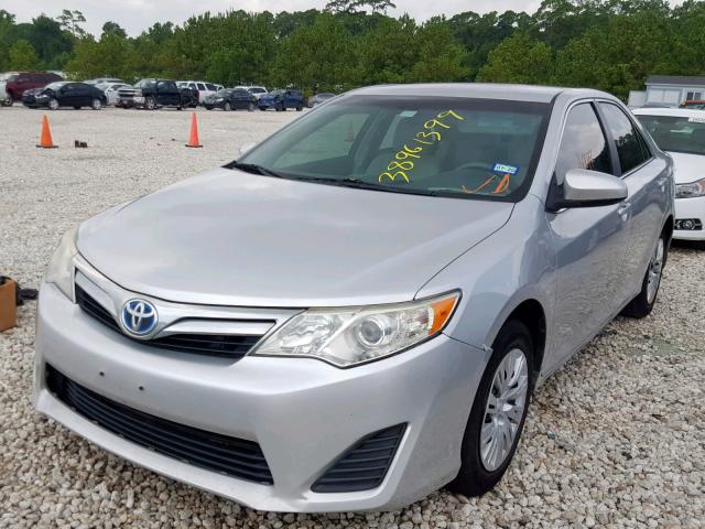 4T1BD1FK3CU049407 - 2012 TOYOTA CAMRY HYBR SILVER photo 2