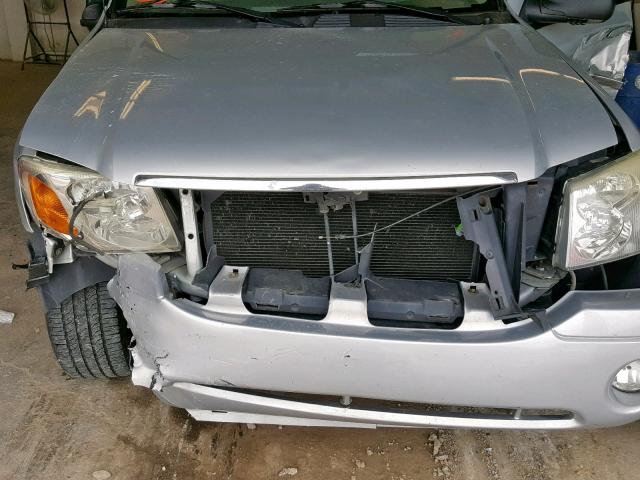 1GKDT13S872118263 - 2007 GMC ENVOY SILVER photo 7