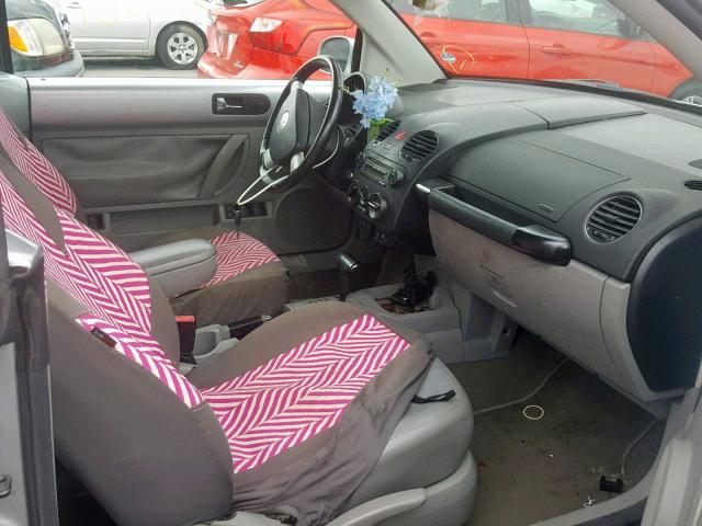 3VWSF31Y56M334010 - 2006 VOLKSWAGEN NEW BEETLE Gümüş foto 5